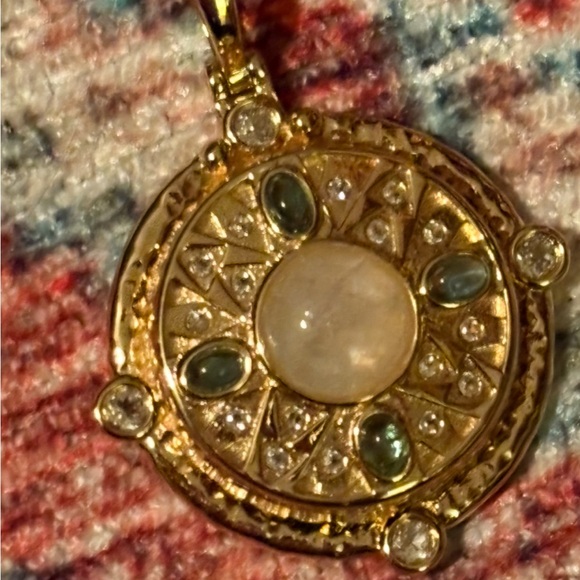 Like New Awe Inspired Manifestation Locket 14K Yellow Gold Vermil - Picture 2 of 10